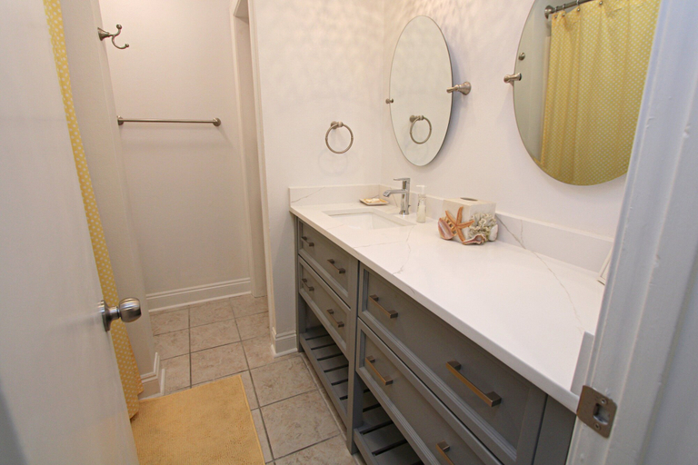 Bathroom 3, Southwinds, Baldwin