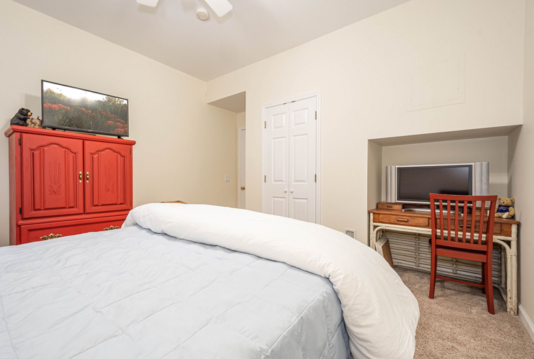 Bedroom 2, Captain's Cove, Garrett