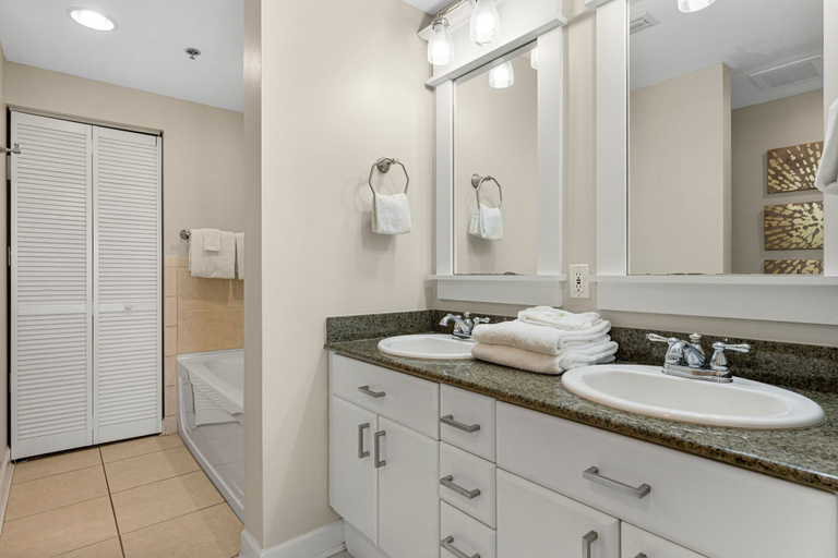 Bathroom 4, Grand Panama Beach Resort by Resort Collection, Bay