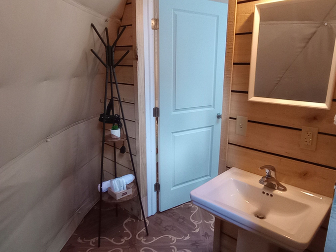 Bathroom 3, GlampOut Resort - Elk River, Braxton