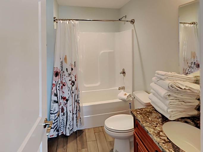 Bathroom 4, Breezy Blue Cottage by Resort Collection, Bay