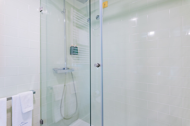 Bathroom 10