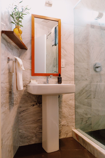 Bathroom 4, Villa Royale, Riverside