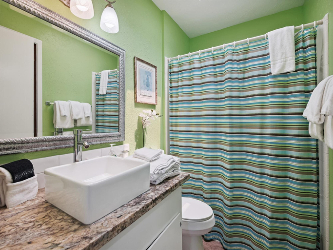 Bathroom 3, Escape by the Sea, Galveston