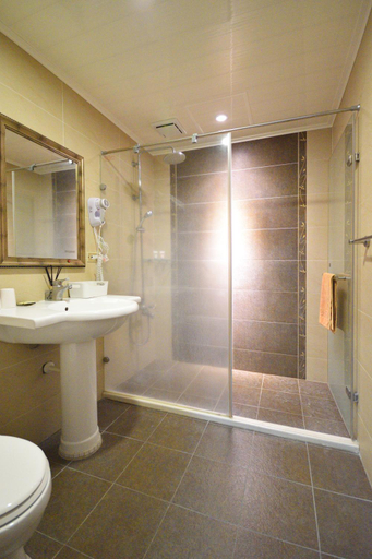 Bathroom 12