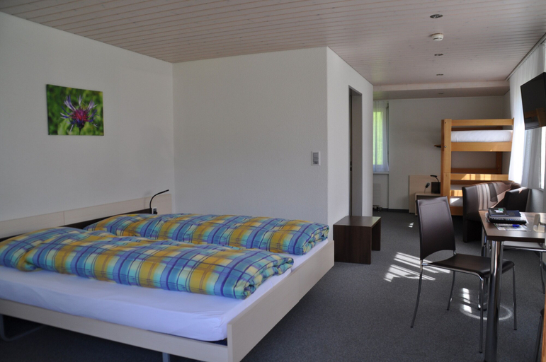 Room 5, Ferien- und Familienhotel Alpina, Frutigen