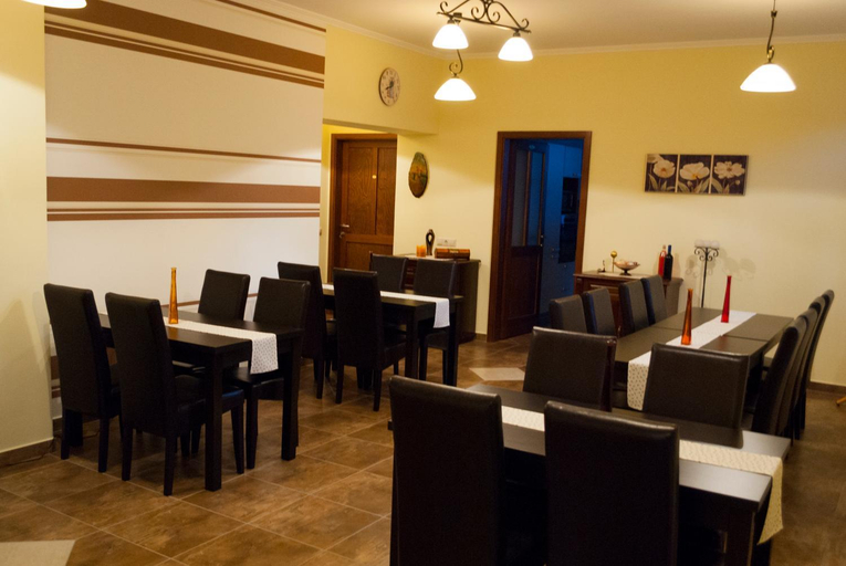 Food & Drinks, Althaus Vendeghaz, Paks