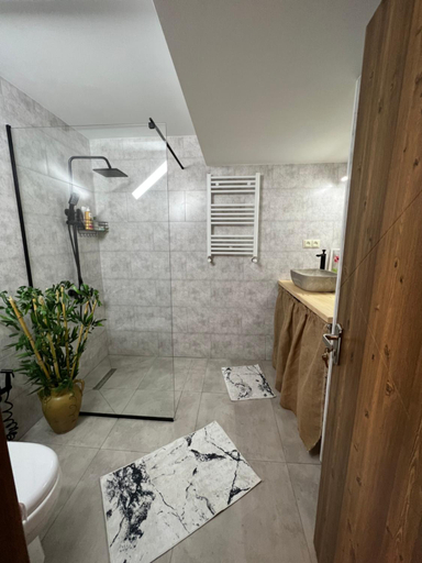 Bathroom 3, Hostel Nomad, Tbilisi