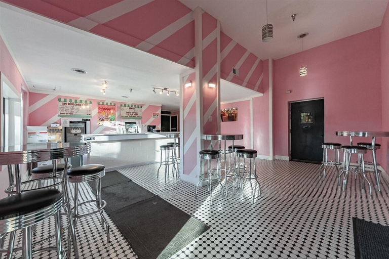 Food & Drinks 3, 134 Verona Place, Polk