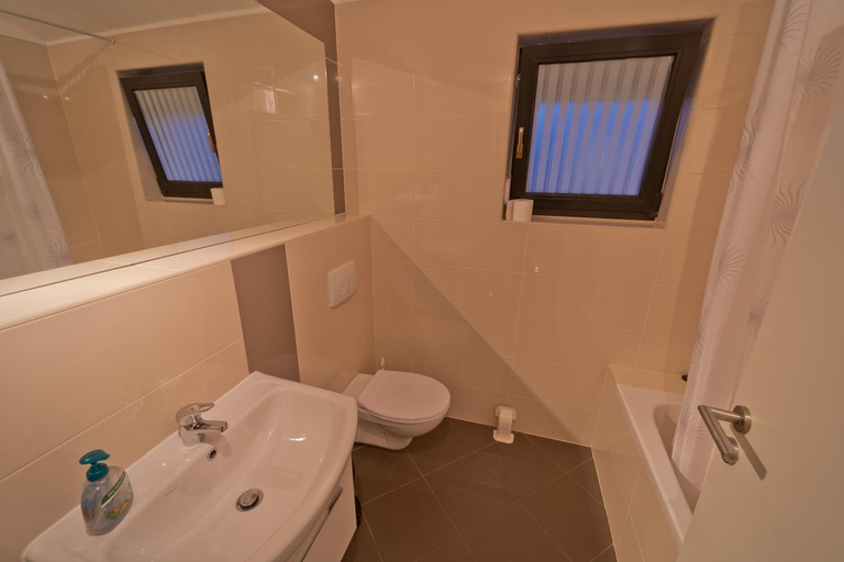 Bathroom 2, Villa Twins Markovic, Pula
