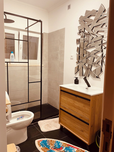 Bathroom 4, Lisbon Soul Surf Camp, Cascais