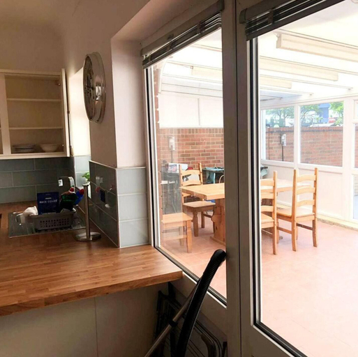 Others 5, Spacious 3BR Home in Bedford for Big Groups, Bedfordshire