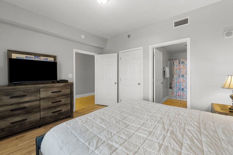 Bedroom 2, Laketown Wharf Resort, Bay