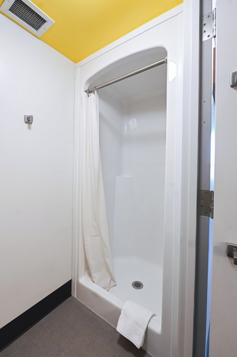 Bathroom 4, Residence & Conference Centre - Kingston, Frontenac