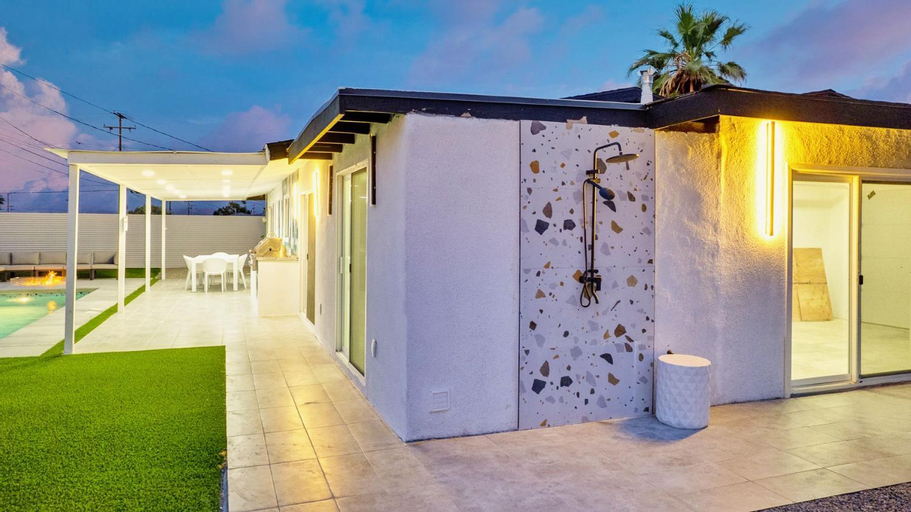 Palm Vista by Rather Be Properties, Riverside