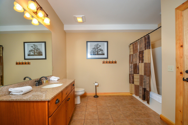 Bathroom 4, Cozy Bear Chalet, Garrett