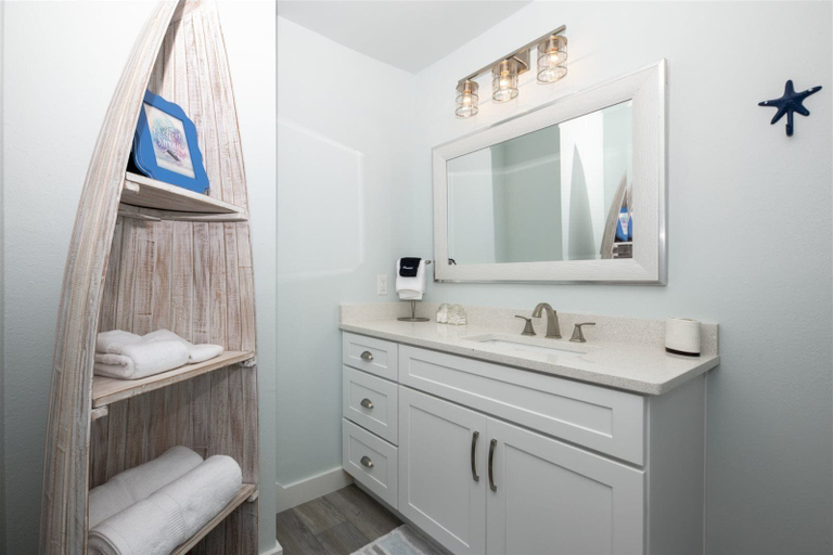 Bathroom, Mermaid Cove, Aransas