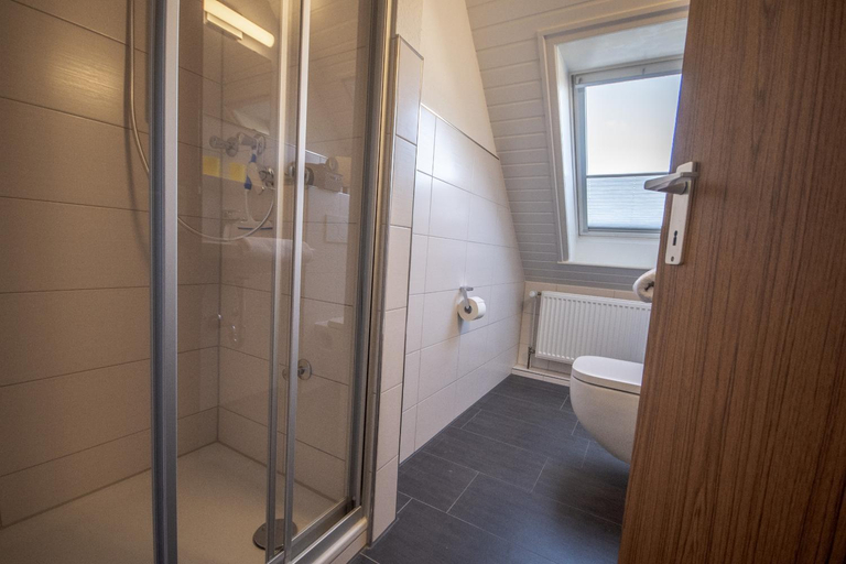 Bathroom 2, Ingeborg DA25 3 re OG, Cuxhaven