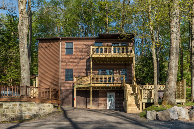 Exterior & Views 1, Whistling Oaks, Garrett