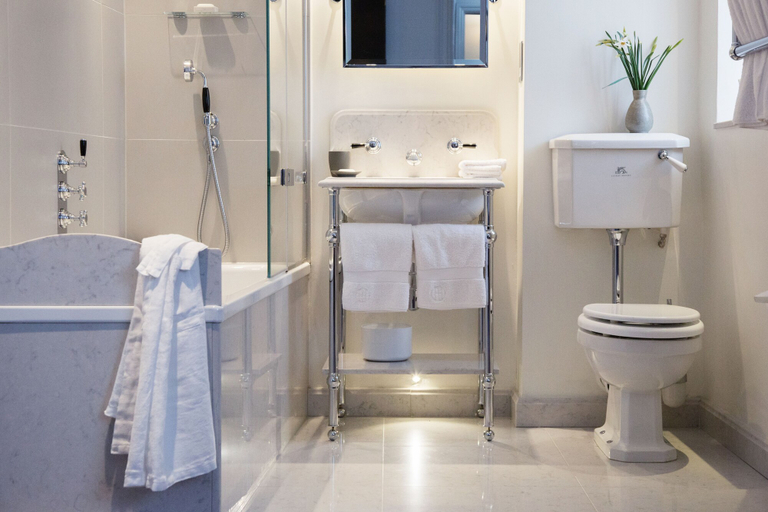 Bathroom 3, Old Parsonage Hotel, Oxfordshire