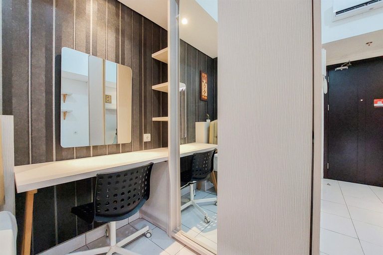 Bathroom 3, Tranquil And Homey Studio At Casa De Parco Apartment, Tangerang
