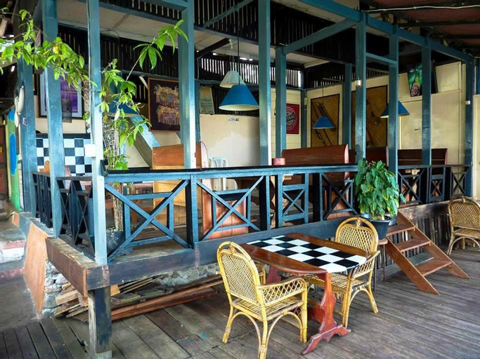 Food & Drinks 5, Beach Guest House, Agam
