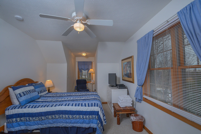 Bedroom 2, Memory Lane, Garrett