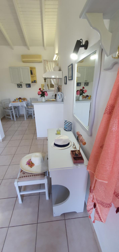 Others 2, APHRODITE studios & apt with pool, Ionian Islands