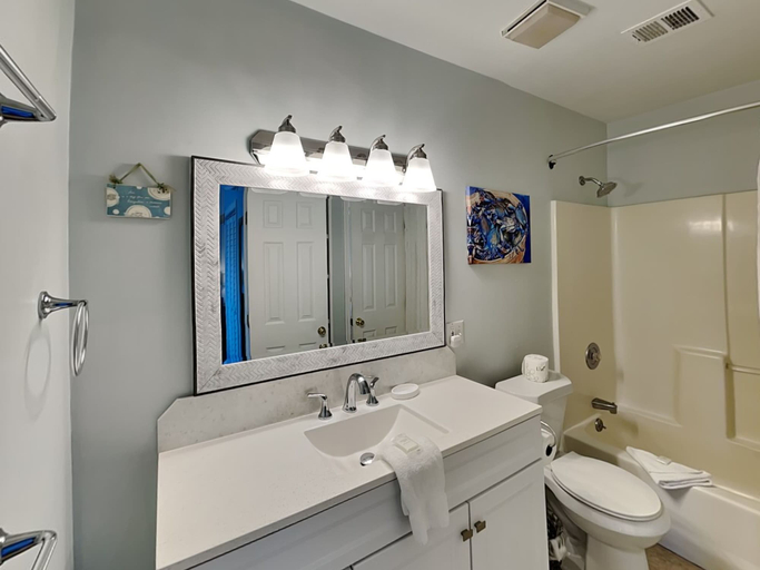 Bathroom 4, Saltcreek Sunsets by Tybee Vacation Rentals, Chatham