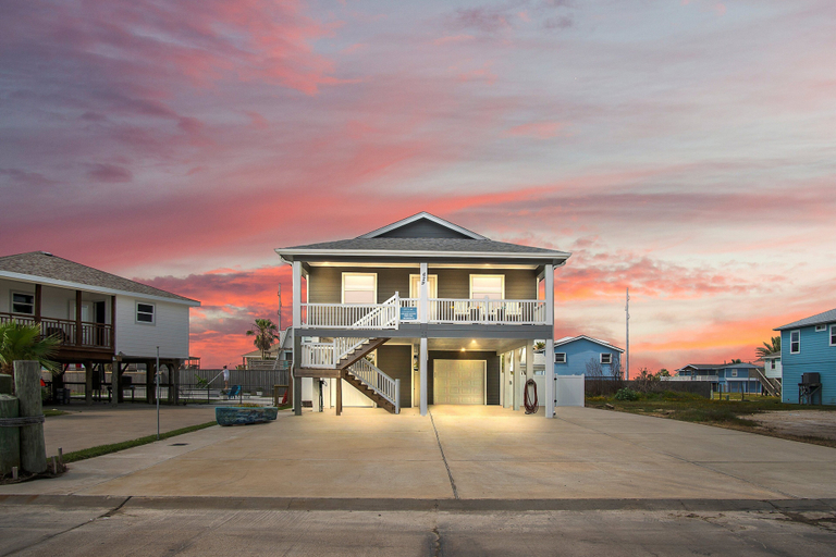 Exterior & Views 2, Latitude Adjustment - Private Pool/elevator!, Nueces