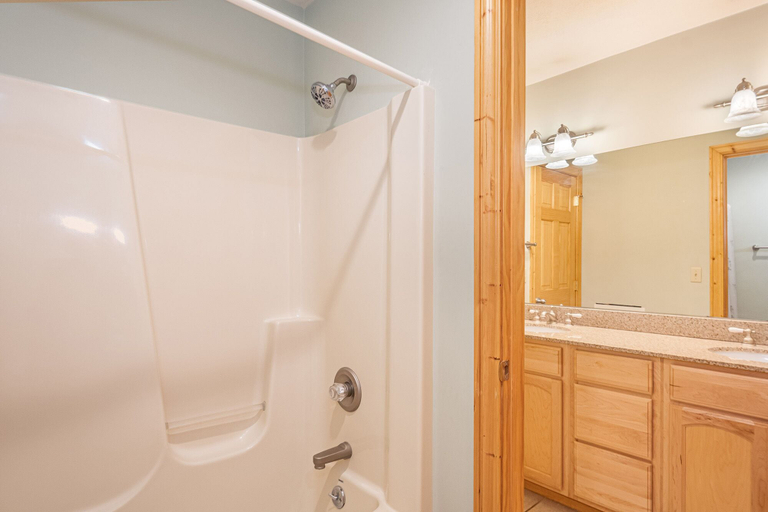 Bathroom 3, Lakeside Lodge, Garrett