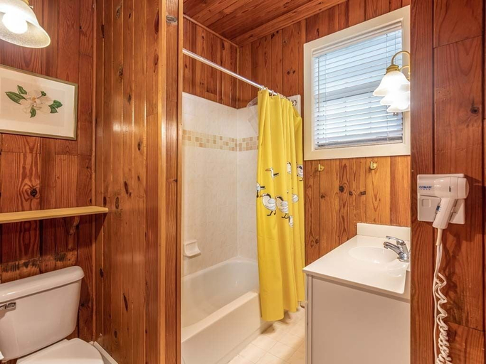 Bathroom 4, Caretta Cottage by Tybee Vacation Rentals, Chatham