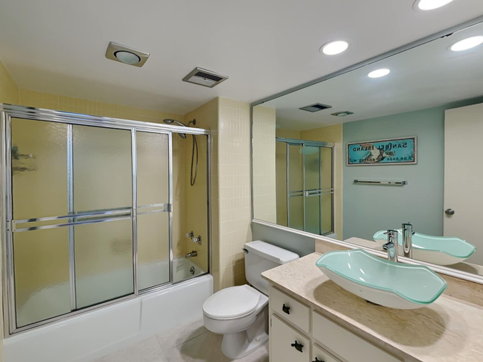 Bathroom 3, Island Reef 304 by Distinctive Beach Rentals, Lee