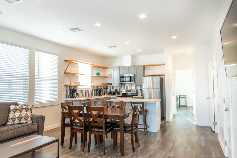 Others 5, Mercer Villa, Nueces