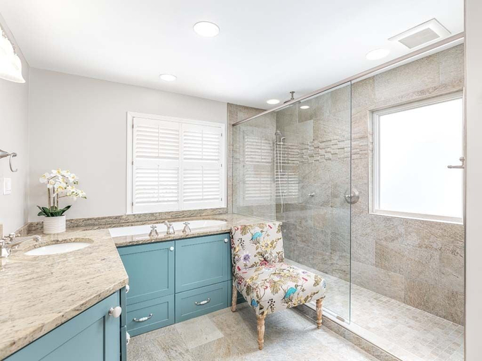 Bathroom 3, Sunshine and Saltwater, Chatham