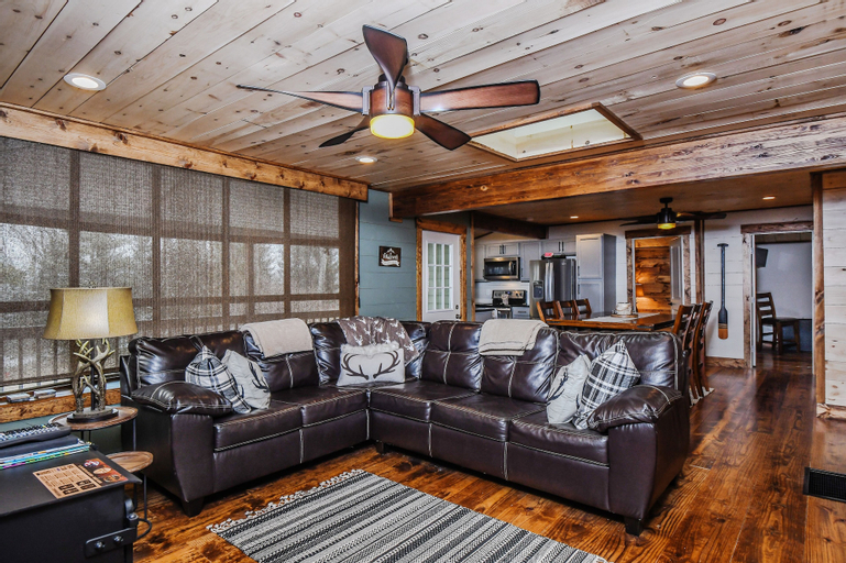 Kare Bear Cabin, Garrett