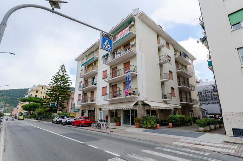 Exterior & Views 3, JOIVY Apt for 6, with Terrace near Beach in Sestri Levante, Genova
