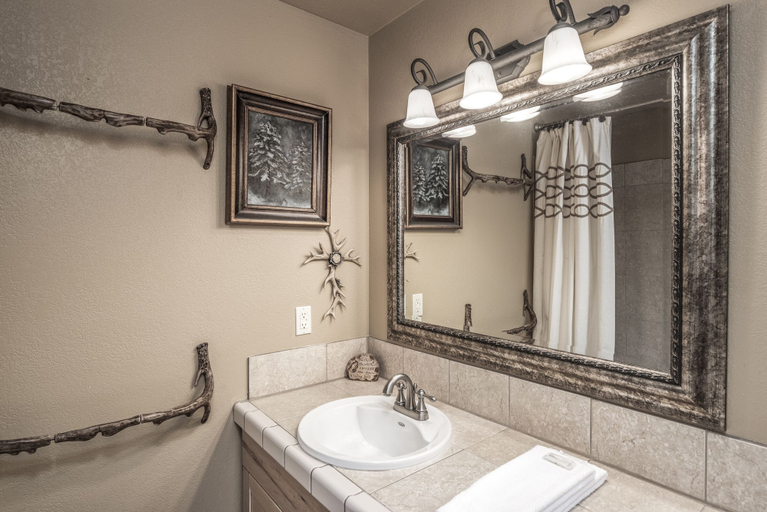 Bathroom 3, Double Elk Lodge, Lincoln