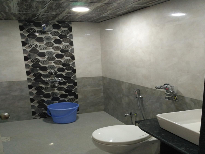 Bathroom 3, Happy Stay Service Apartment, Pune