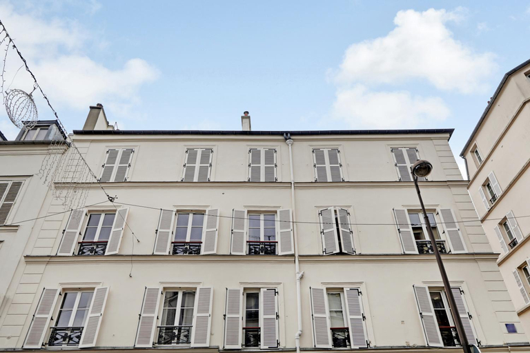 Others 5, Pick A Flat's Apartments in Montmartre - Rue Lepic, Paris