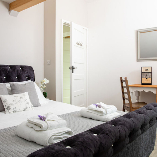 Bedroom 1, Lux Countryside Haven Mins to Beach Garden, West Sussex