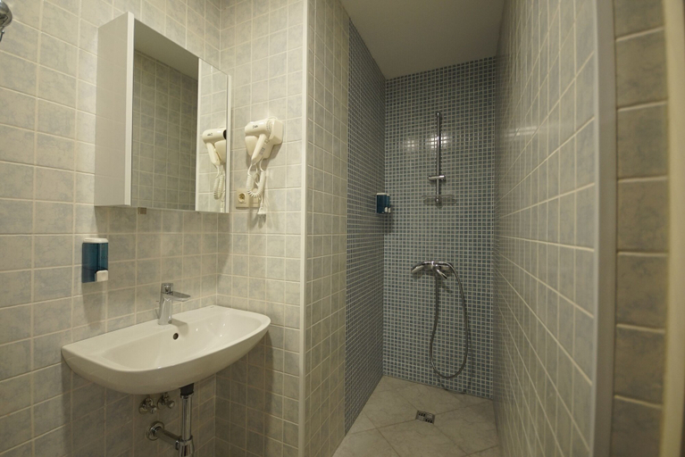 Bathroom 4, Hotel Cordata, Tbilisi