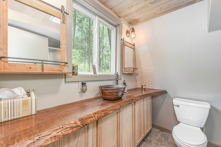 Bathroom 3, Clawson Cabin, Garrett