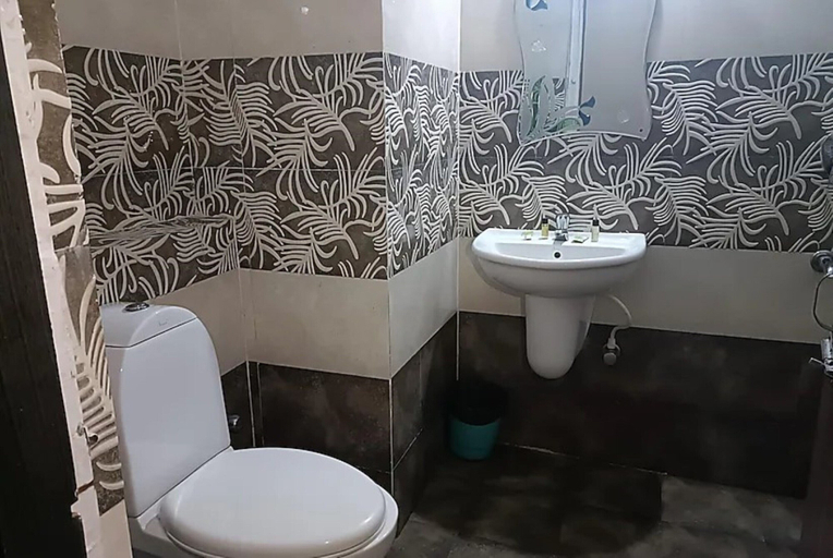 Bathroom, Hotel Richi Regency Odisha, Khordha