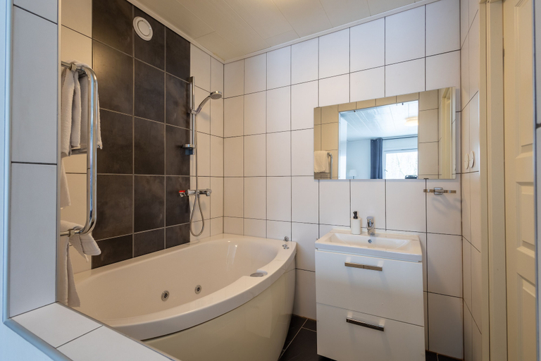 Bathroom 3, Halmstad Hotel Apartments, Halmstad