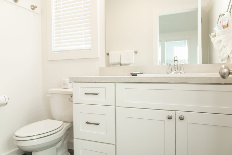 Bathroom 4, Mercer Villa, Nueces