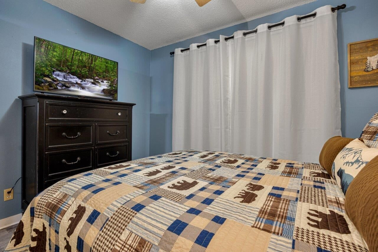 Bedroom, Bearadise Mountain Getaway, Sevier