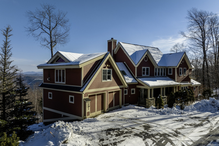 Luxury 6br Solitude Ge- Indoor Bball Court, Private Tub 6 Bedroom Home by RedAwning, Windsor