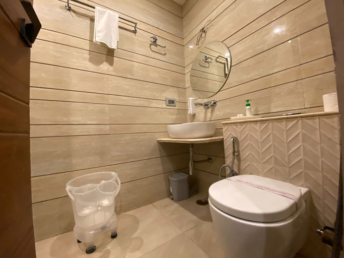 Bathroom 4, The Sapling Manor, Dehradun