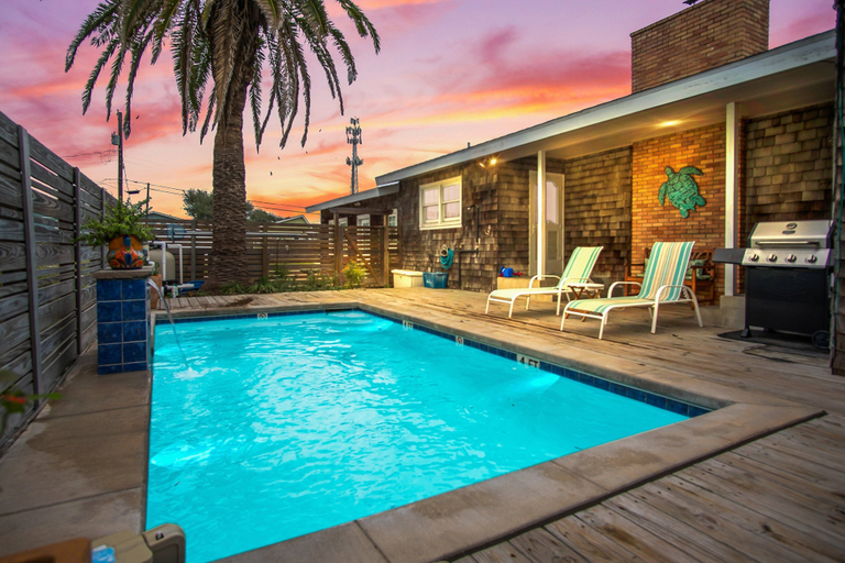 Sport & Beauty 1, Oleander House - Pet Friendly! Private Pool!, Nueces